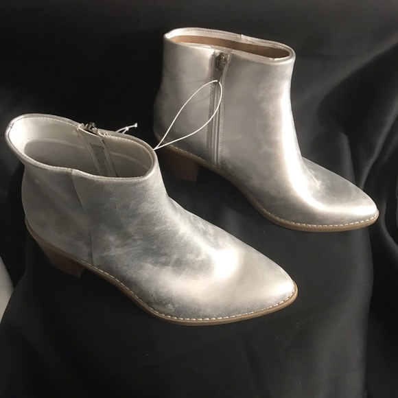 Universal Thread Malby Low Shaft Heeled Silver Boot SIZE 8.5 - Picture 5 of 9